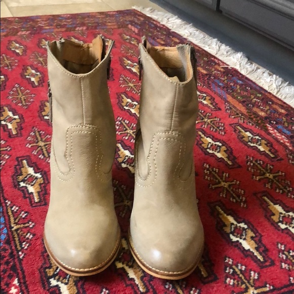 Steve Madden side zip booties - Picture 2 of 4